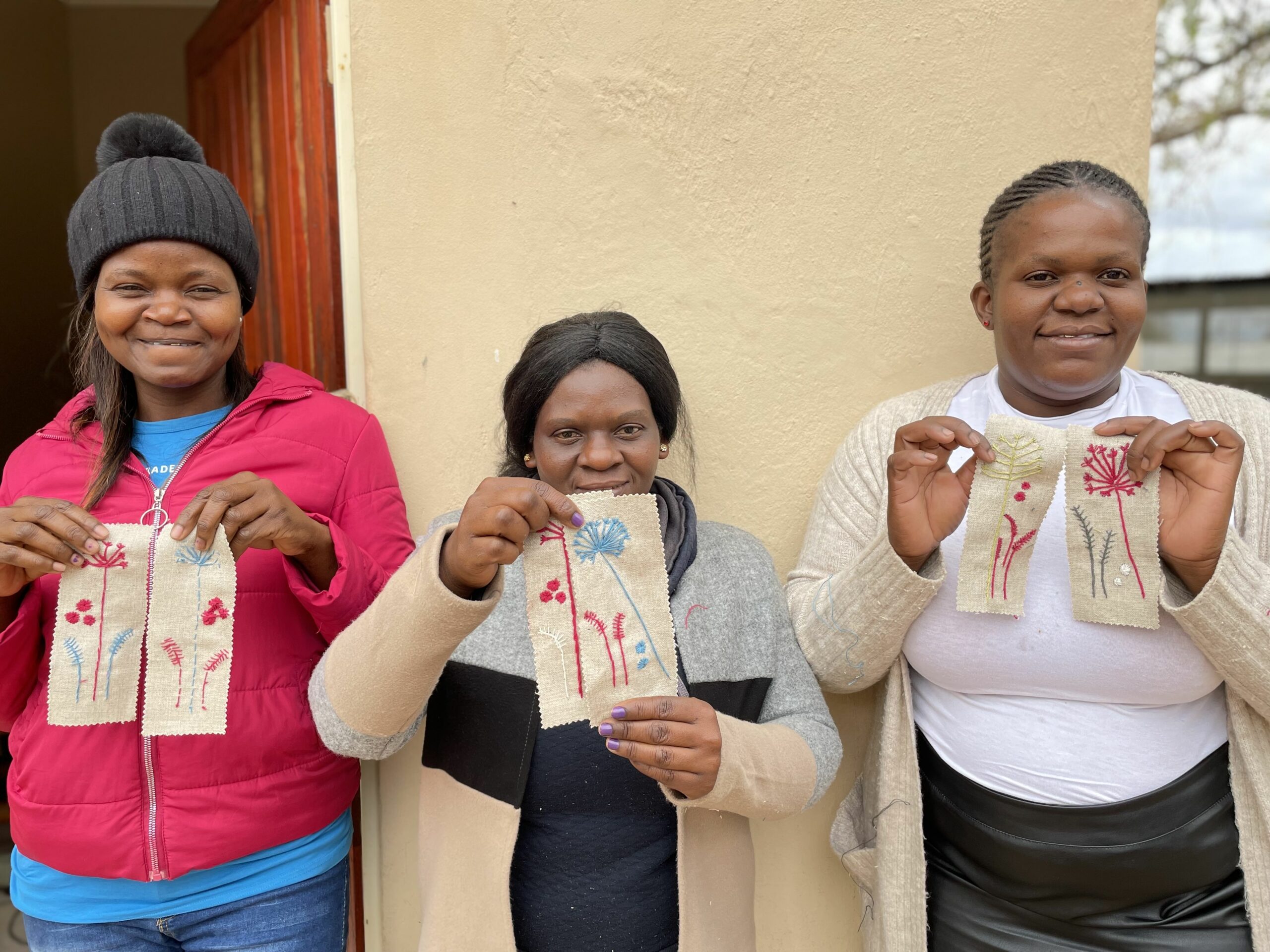 Embriodery_women_working_on_community_product_18-09-2021_8